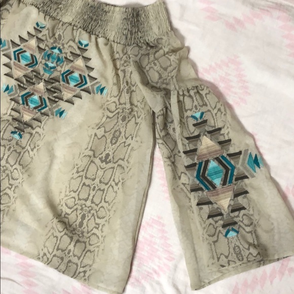 ❤️HOST PIC❤️Judith March off shoulder blouse - Picture 3 of 8